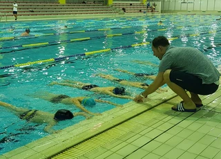 Úszás oktatás az edzés programban